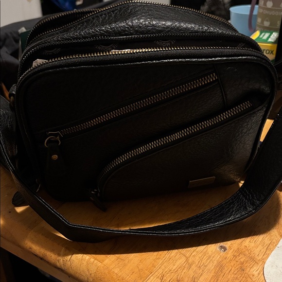White Mountain Black Leather Handbag - Picture 1 of 6